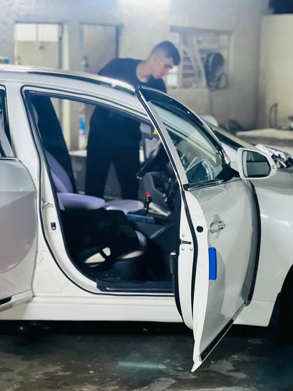 السلام عليكم للبيع او كراوس حسب القناعه
اكاتنزه موديل 12  السياره جديده بمعنه الكلمه تجي وتشوف بعينك  شرط سونار السياره مابيهه نقص بكد البره فول السياره مزوعه مواصفات تخم تاير قبل أسبوع شادهن صدر امامي خلفي بجيس تبريد ثلج بيهه هواي مواصفات فتحه قطعتين السياره جاهزه مطب عليهه ربع وتجي انشوف ذا تختلف عن الصور انطيك كروتك عنواني بغداد 
عنواني بغداد *********** وات ساب 
متواجد ع النت
ملاحضه ( السياره خليجيه )
