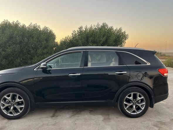 السلام عليكم
سورنتو موديل 2016 وارد امريكي شكل  ال 19 لون اسود داخل بيج مطعم بأسود مكينة 4 سلندر 2400 ماشية 129 ميل رقم مثنى بأسمي 3 انظمة قيادة اشاير بالمري كامرة خلفية والمواصفات مالت السورنتو العادية المعروفة.ضربتها جاملغ الايسر وبنيد مصلح. السعر 155 وبيها مجال للشراي وهذا رقمي ***********
