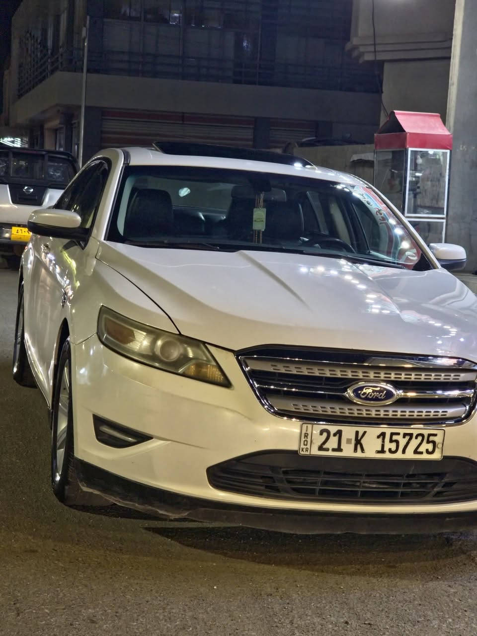 سلام عليكم فورد تورس رقم سليمانيه موديل 2012 فول مواصفات وارد أمريكي بدون صبغ وبل حقيقه احله من الصور
 شفتات ستيرن
سقف سلايت
 داخل جلد
 كشن تتفئه
 سماعات سوني
 سبع الوان 
تحكم ستيرسن جهتين
السياره عليها منضومه غاز نوعيه زافولي إيطالي النوعيه المرغوبه
السعر 128 وبي مجال قليل حگ الجيه
للاستفسار اتصل عل رقم 
***********
