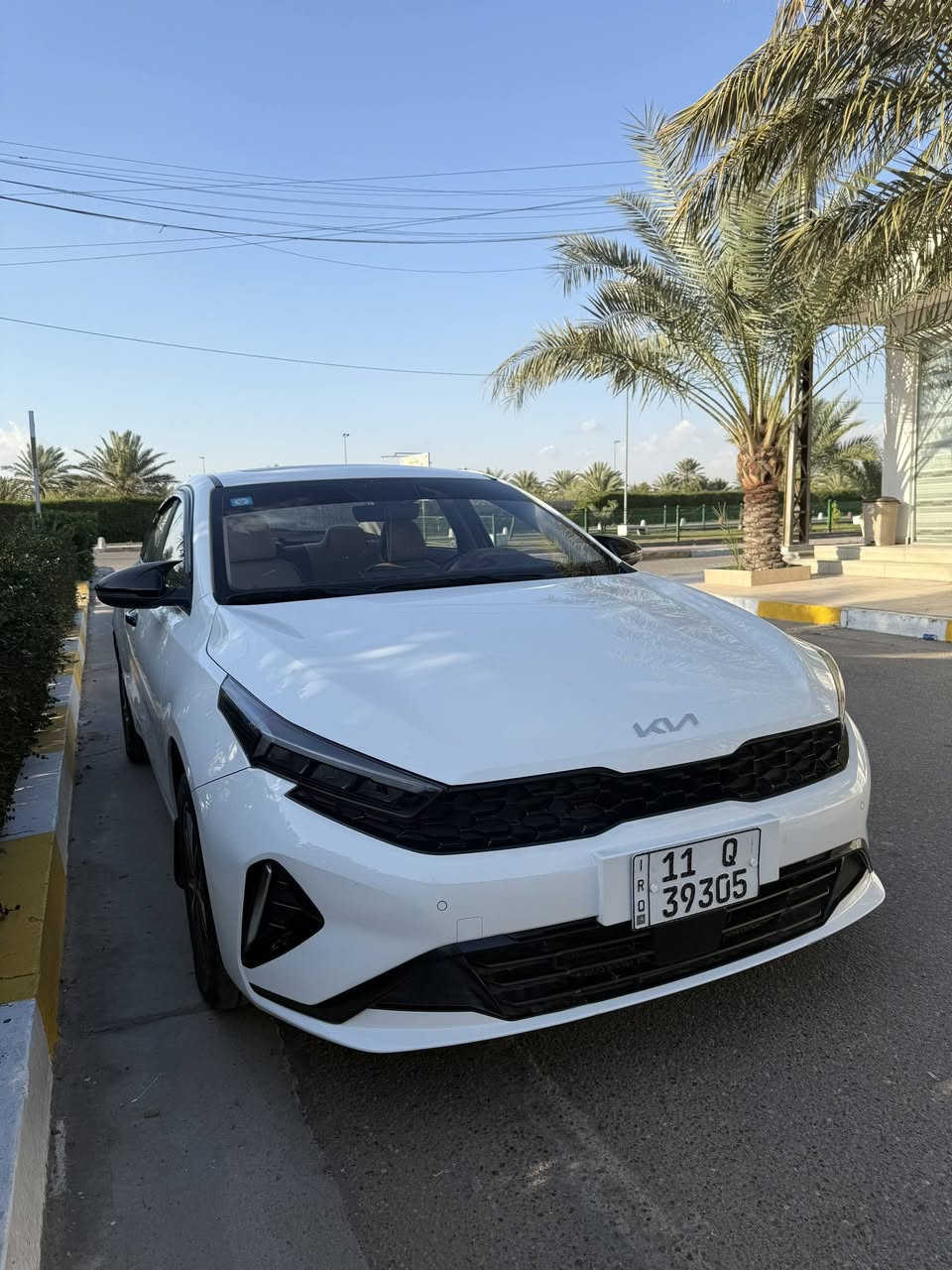 السلام عليكم
كيا كي ثري 2024 رقم بغداد تحويل مباشر 
فول مواصفات فتحة بصمة هواي بيها مواصفات 
مكفولة عام من الصبغ والبارد والتبديل سيارة جديدة
الراغب بالشراء يتصل *********** السعر 140 وبيها مجال ان شاء الله
عنواني بغداد/ حي الجهاد/ حي الحسين قرب خدمي المطار
