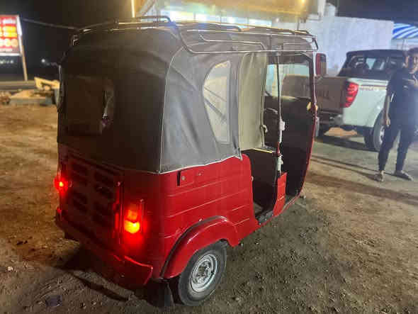 السلام عليكم تكتك ١٨ رقم وسنويه  محرم توه مجفت ومعمره تعمير كامل تكتك خير من الله السعر 4 وبيه مجال بسيط حك الجيه  المكان واسط قضاء الحي للاستفسار هذا رقم الهاتف ***********
