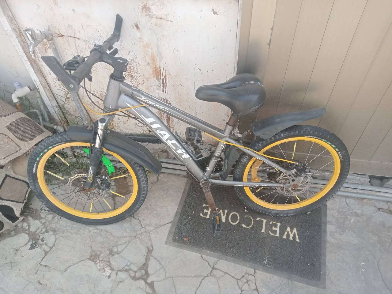 بايسكلات حجم 20 عدد 2 نظاف باله اصليات ونظيفات الاصفر ب75
الازرق Bmx  كوري اصليات بريك الزنجبيل وبريك بليده السعر 80الف مكاني السيده ***********
