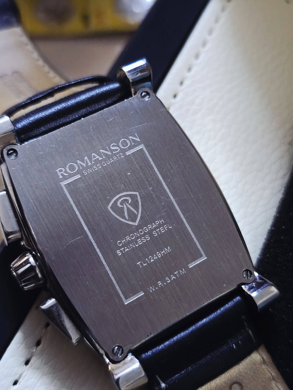 رومانسون 
سويسري اصلي بطارية 
كونوكراف ستوب وتش سناتر شغاله 
سير جلد مستبدل 
نظيفه جدا 
أبعاد ٤٠* ٥٠  بدون المداوس 

١٤٥ دولار 
المكان اربيل 
يوجد توصيل 
@الجميع 
Samer Akeel AlJboory 
https://www.tiktok.com/@samerakeelwatch?_r=1&_t=ZS-92XzzfzgLln


**إذا كنت صاحب هذا الإعلان وتريد حذفه لأي سبب، رجاءا أرسل رسالة إلى الدعم الفني**