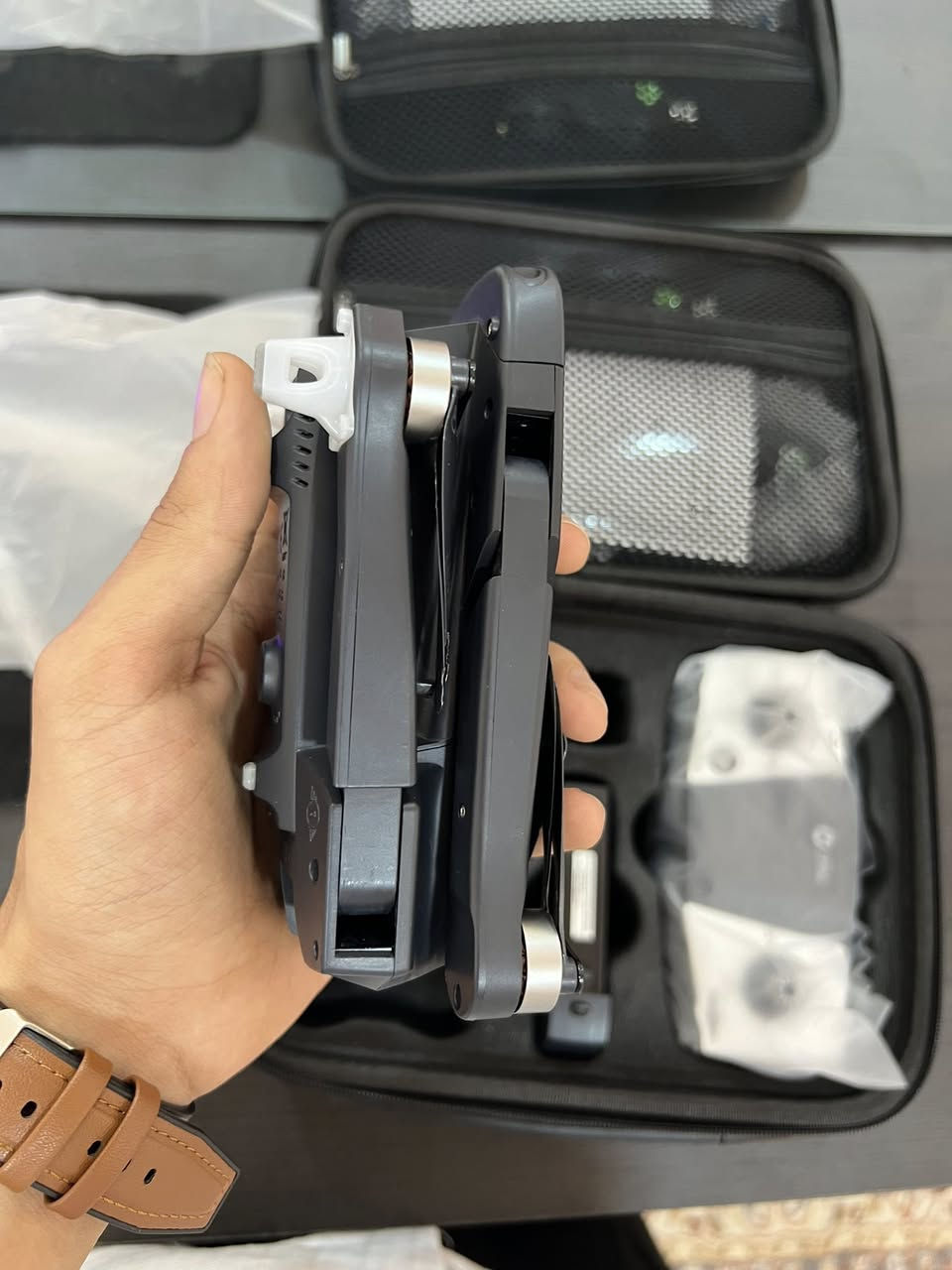 سلام عليكم
درون HS175 D كامل ملحقات بطاريات 2 بس وحده مستخدمه الثانيه ممستخدمه شواحن 2 كذلك بس وحده مستخدمه ريش احتياط ممستخدمات كامله مكمله وشرط الفحص تجي تطيرها وتشوف الكاميرا, مكاني بغداد والسعر 150 وبي مجال


**إذا كنت صاحب هذا الإعلان وتريد حذفه لأي سبب، رجاءا أرسل رسالة إلى الدعم الفني**