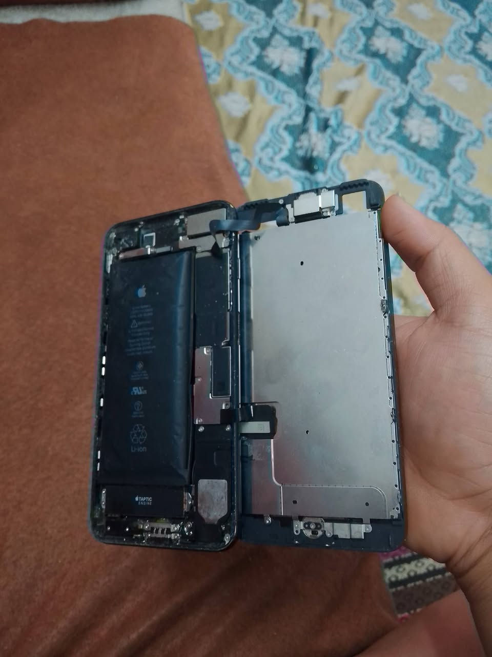 السلام عليكم للبيع 7 بلس ذاكره 128 سعر 35 جهاز تفصيخ مكان بغداد العبيدي رقمي اتصال ***********
