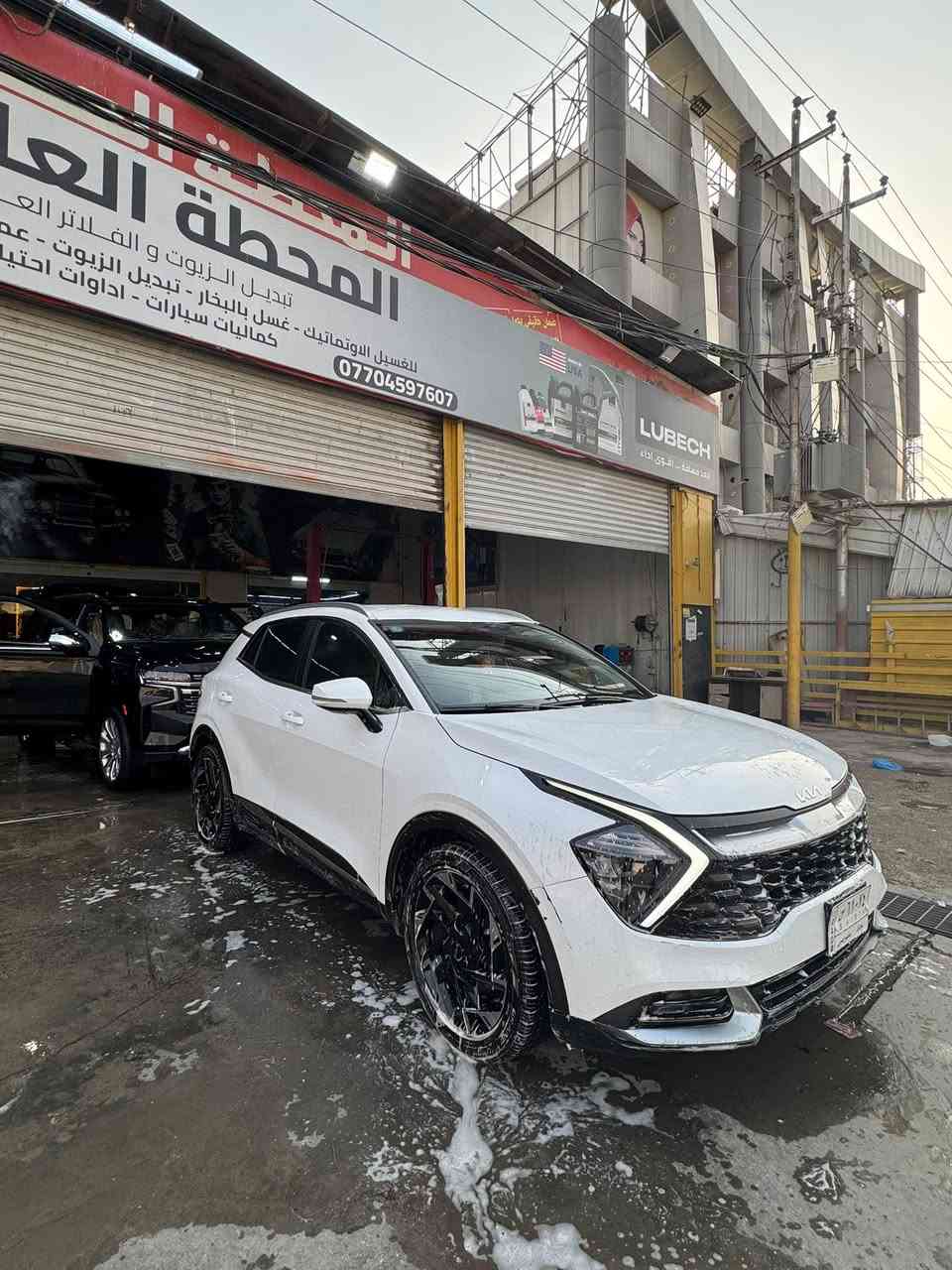 السلام عليكم
سبورتج 2023
ماشيه 55 قابل للزياده
اربعه انضمة قياده سبورت وايكو وسمارت ونورمل
شاشه 
مري قلاب 
حساسات خلفيه
نضام كروز سرعه
اوتو بارك
هاند بريك كهربائي
السياره نضيفه بس بيها شخطين لو تلاثه
مكان السياره بغداد السيديه
للاستفسار 
***********
