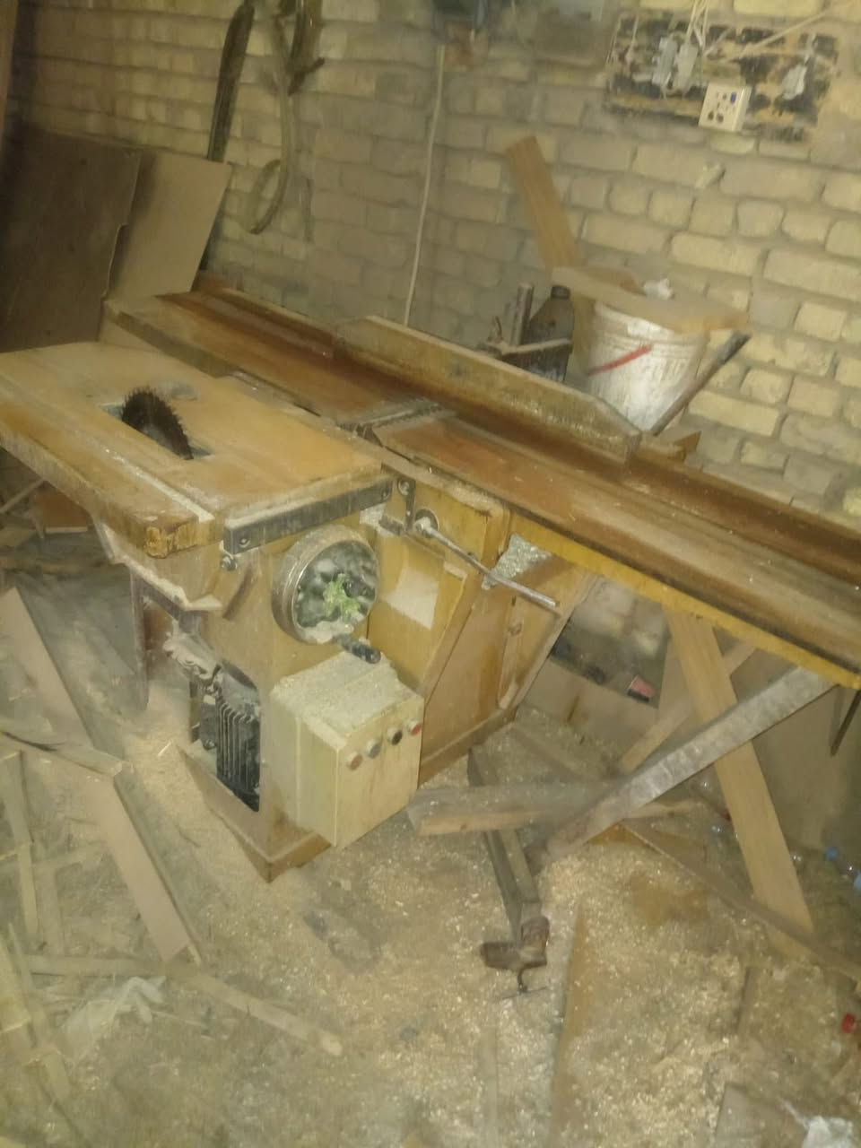 للبيع مكائن عدد 2 وملحقات 
لتواصل اتصل ***********
