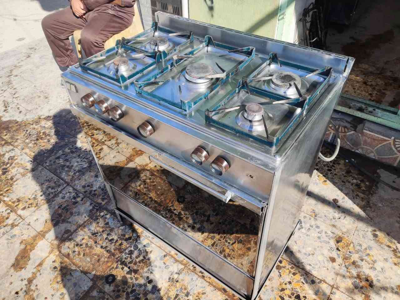 طباخ  عشتار عراقي
 الاصلي باب الاول
 نظيف وشغال على الفحص. والضمان 
  ضمانة شهرين. 
  اي اشكال بي اني خادم
سعره150 وبي مجال بسيط
مكاني نجف  سوك حنون.   ***********

اراوس بطباخات تعبانه. مناسبه
