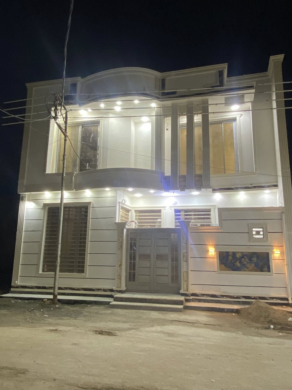 دار للبيع منطقة حجي عبد الثانيه
قرب اسوق تفاحه
مساحه 100 متر مربع 10* 10
 طابقين ونصف
الطابق الأرضي
استقبال 5 متر *3.5
 الصاله 6* 3.5
الغرفه 4.60*3.5
حمام
مطبخ
الطابق الثاني
3 غرفه وصاله كبيره
الطابق الثالث  بيتون ومخزن 6*5
السعر الاتصال على الرقم ***********
