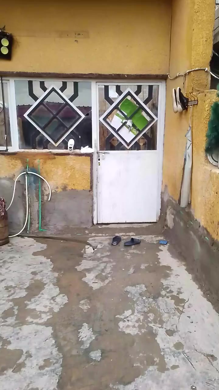 السلام عليكم بيت البيع جسر ديالى حي سلام قرب سوق زبيدي نزله الي مقابيل سواق زبيدي شارع مياح مساحة 200م واجها10م بيت يحتولي على غرفتين غرفه 5ب4 والغرفه ثانيه4ب4صاله 4ب10متار ع عرض البيت ستقبال 6ب4اله مطبخ 4ب5+ممشه بين الستقبال وصاله مترين +كلدور +ترك داير البيت طابق ثاني غرفه كامله وصاله نفس جوه الغرفة الفوك سقفها سندويش البيت شتايكر بس الستقبال والكلدور كامله مطبگه كاشي سعر 85قابل التفاوظ الاستفسار 
***********
