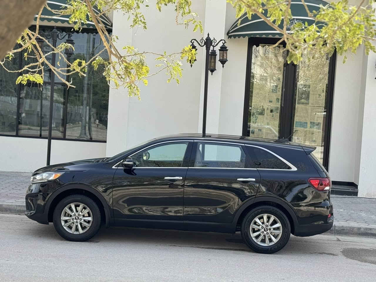 سورنتو موديل 2019وارد امريكي حادثه دور جاملق خلفي وباب فقط بدون دواخل وبدون رباك وباقي سياره كفاله من ضربه وتبديل وصبق سعره 164وبيه مجال رقم هاتف ***********موصفات سياره شاشه كامره خلفيه مثبت سرعه تحكم استيرن رادارات بل مري حساسات ماميه خلفيه داخل بيجي مانع انزلاق 7راكب 3قطع تبريد شاير بل مري حداديه تخم تاير جديدات محرك وكير مكفولات مكان سياره كربلاء مكلف بل نشر
