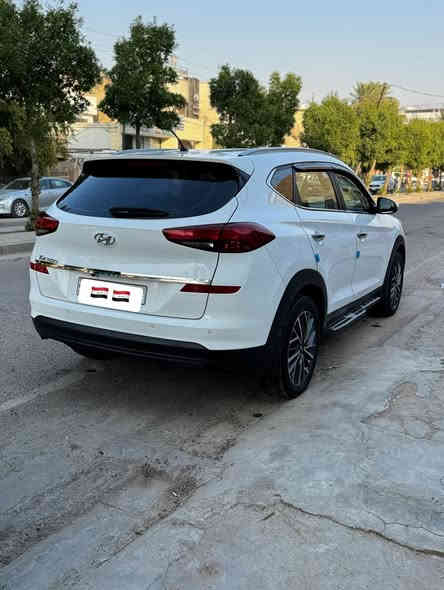 سلام عليكم
توسان مديل ٢٠ رقم بغداد 
مكفوله 
مواصفاتها
- بصمه
- خمس عدسات
- كشنين كهرباء 
-شباك لكزز
-اشاير مري 
- ترحيب دخول
- كشنات جلد
- دشبول صاج
-تبريد قطعتين
السعر ٢١٧ وبيه مجال 
مكان بغداد سيديه 
***********
