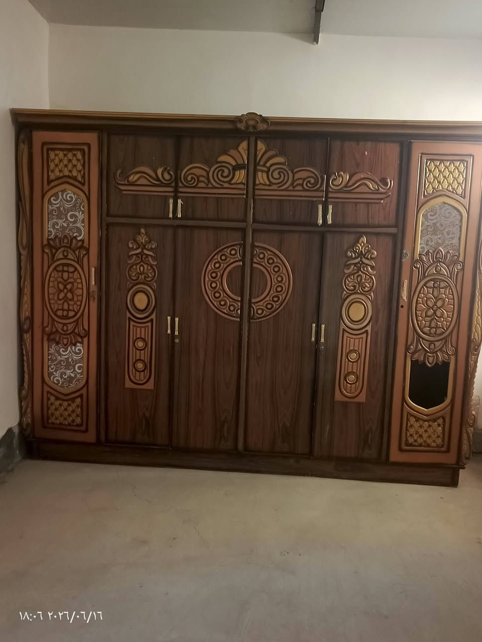 قرفه نوم نظيفه خشب وصط مرتبه للبيع السعر 450مكاتي ابو غريب الشيحه وره محطت جوهرت العدنان رقم الهاتف بي واتساب ***********
