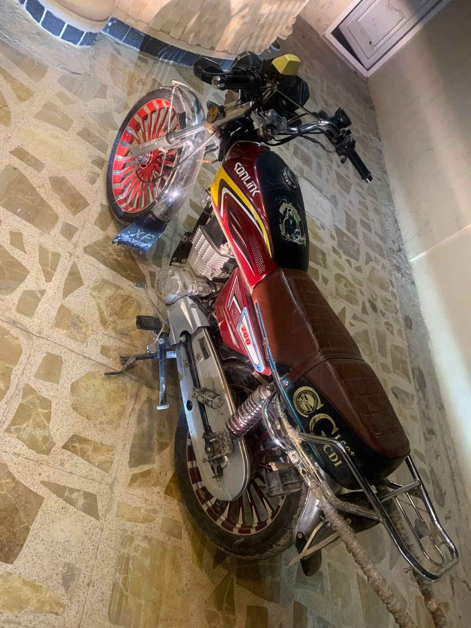 السلام عليكم دراجه للبيع 24شكل25 نضيفه حيل وناعمه ونشاط يخبل عايزه فقط باتري وتشتغل سلف السعر 725مناسبه حيلل شراي يتصل ***********
