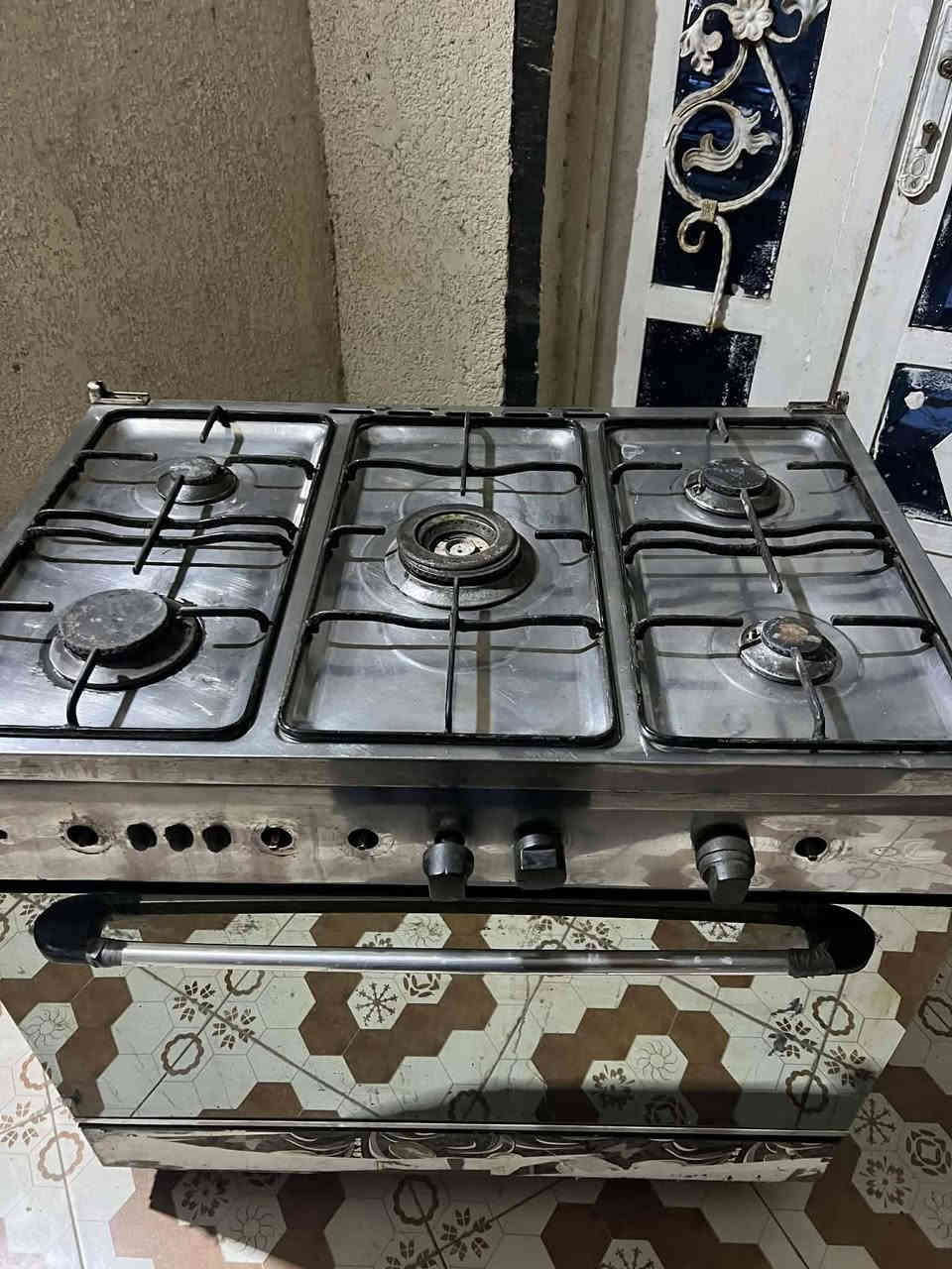 السلام عليكم للبيع طباخ فريش 5 عيون نضيف وشغال ناره 🔥حلوه فرن فوك وجوه شغالات مكاني بابل شارع 80.       ***********.               السعر 85 وبيه مجال بسيط جدا
