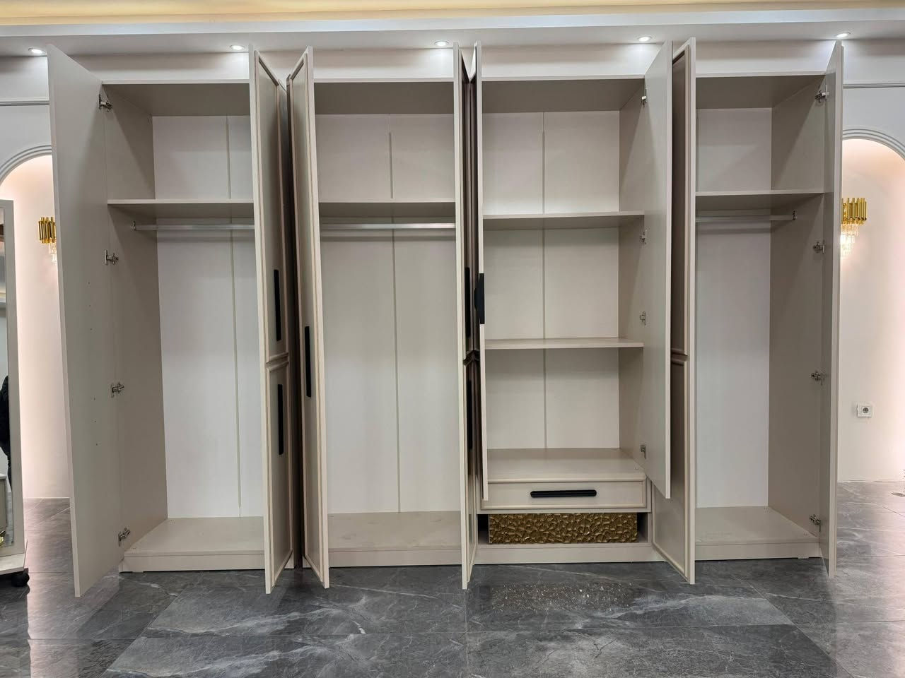 *موديل    حنين       المودرن*

*10 قطع*

*1- ضهر بلوك*

*2- برغي وچوي حديد*
  
*سرير مخزن جك*

*5- شغل درجه اولى*

الشد والنقل داخل بغداد مجاني 
***********وتساب 
***********وتساب 

حجز وستفسار 
مرسلت صفحه
