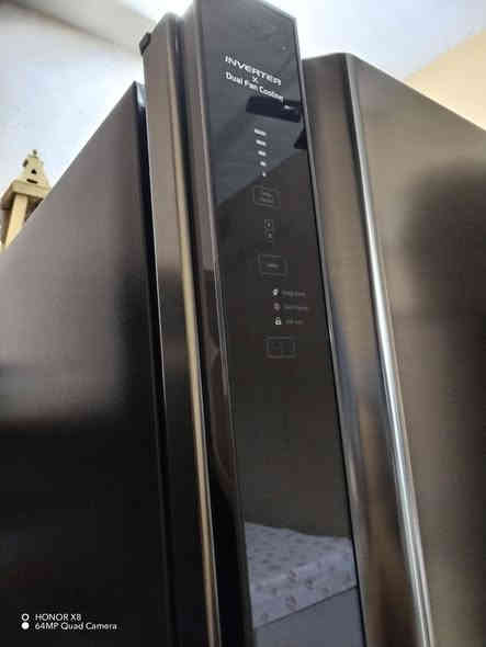 ثلاجة للبيع هيتاشي ٢٤ قدم لمس اكبر حجم غير مستخدمة للأستفسار *********** او وات ساب مكاني بغداد زيونة
