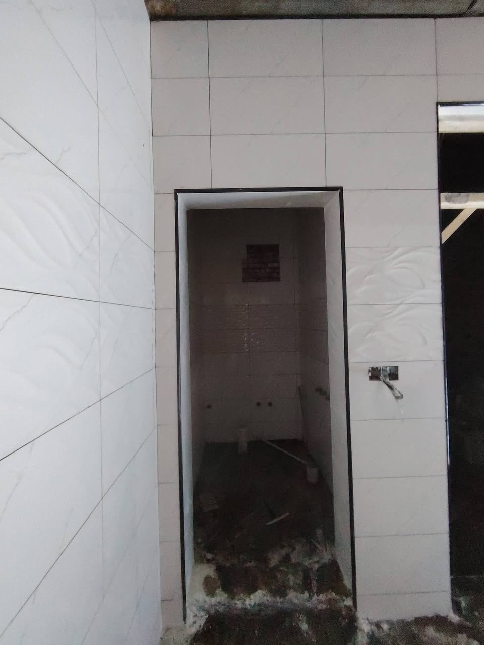 خلفا سراميك وبراسلين ومرمر شغل درجة أوله واسعار تنسب الجميع  وستلام مهندسين ***********
