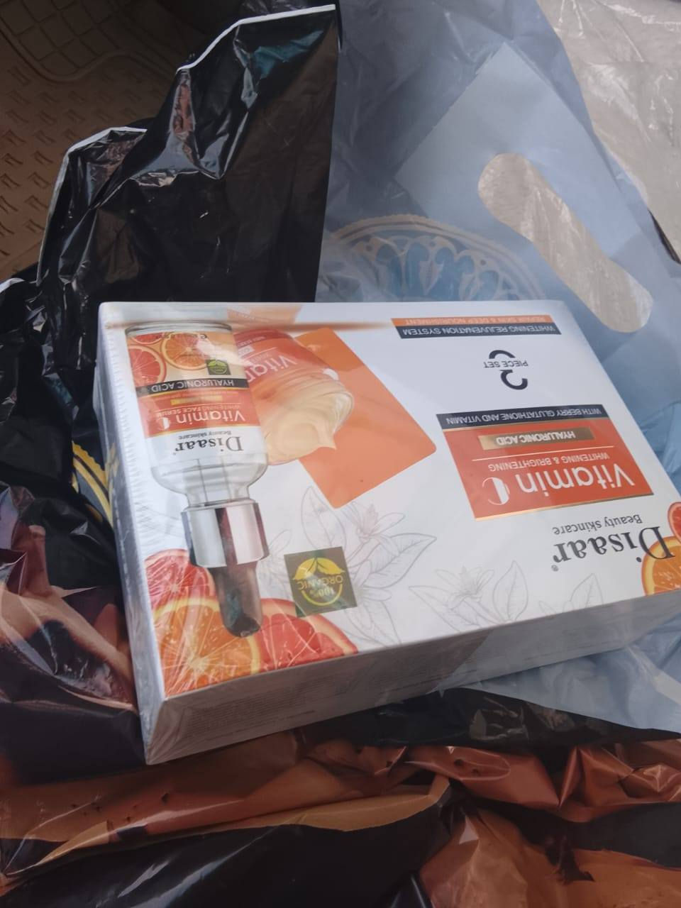 اجه صيف ولزم كل بنيه تهتم بشرته وكل تعرف هاذ بكج هو عبار عن سيروم وصابون وكريم حتى لو تركتيه مابيه اثار لن هو عنايه لبشره


**إذا كنت صاحب هذا الإعلان وتريد حذفه لأي سبب، رجاءا أرسل رسالة إلى الدعم الفني**