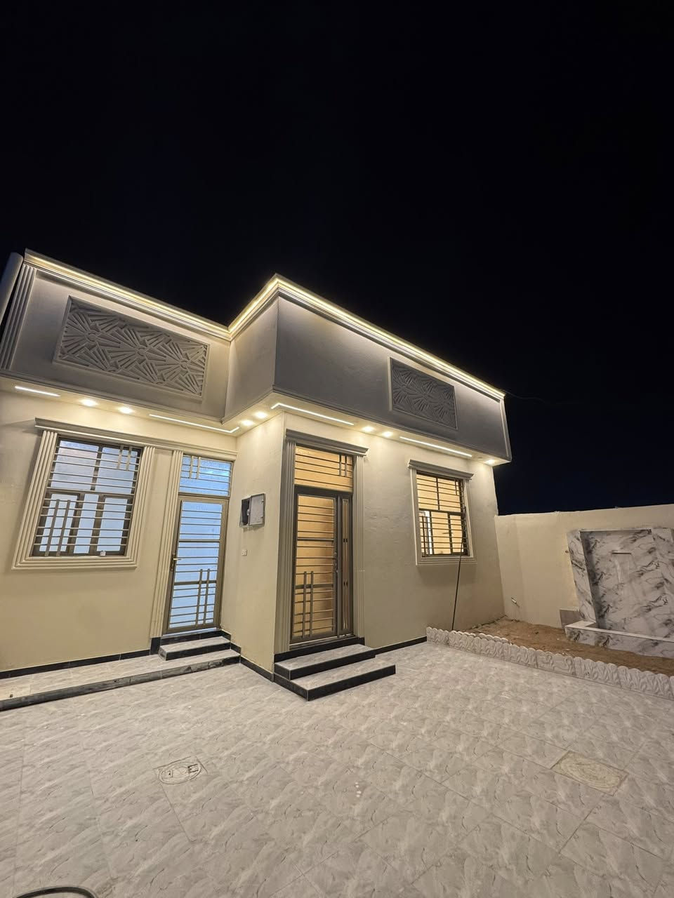 دار سكن حديث. البصرة أبي الخصيب محليه.  قرب مدينه الأندلس. 

المساحه 250م
3 غرف منام
نوع العقار طابو زراعي ملك صرف.  

السعر 130 قابل. للتفاوض.

***********
