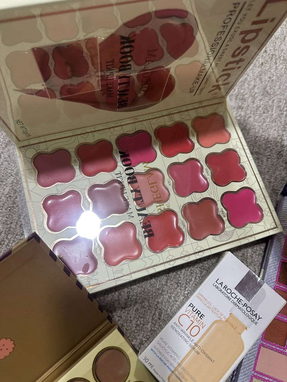 هاوڕییان بابەتی خسولو دژە خۆر و موکیاج و بابەتی رۆتینی پیست مان هەیە زۆربەی مارکەی شیگلام 
کیلۆی تەنها ۱۷ هەزار بە کیلۆیەک چەند پارچەیەکی باشت بۆ دەرەچیت قازانجیکی باشە بۆ داواکردن نامە بنیرن تکایە کەس معامەلە نەکات


**إذا كنت صاحب هذا الإعلان وتريد حذفه لأي سبب، رجاءا أرسل رسالة إلى الدعم الفني**