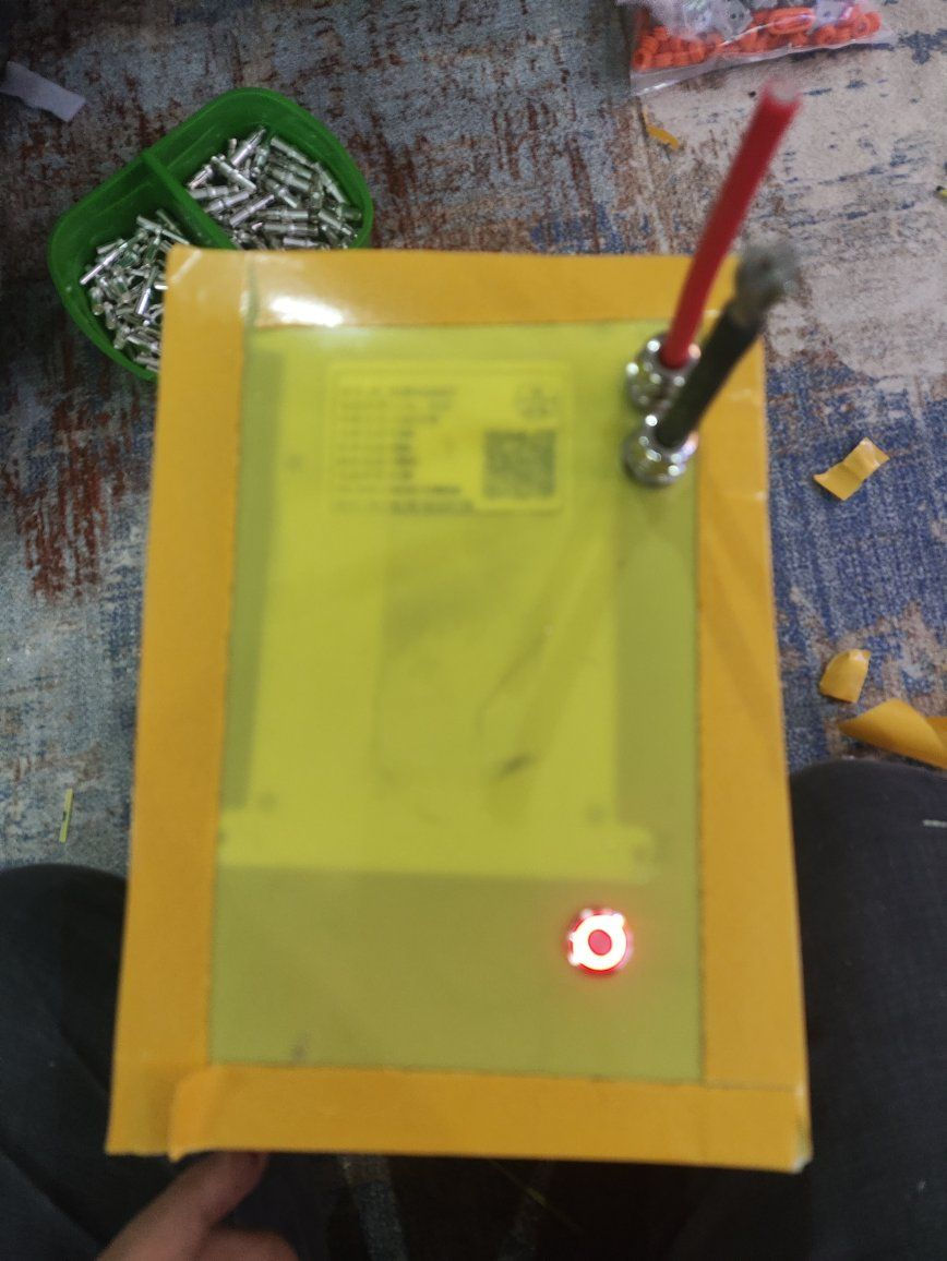 تم بحمد الله عمل بطارية ٧٢ فولت ٣١ امبير وتمت تجربتها على دراجة وحش الكون ٢٠٠٠ واط وكانت المسافة المقطوعة 55 كيلو متر بنسبة ٨٠ ٪من الشحن ( اي من ١٠٠٪الى ٢٠٪)
تم تاخير النشر لغاية تجربة الزبون للبطارية وارسال معلومات التجربة .. تجربة الزبون في اول تعليق


**إذا كنت صاحب هذا الإعلان وتريد حذفه لأي سبب، رجاءا أرسل رسالة إلى الدعم الفني**