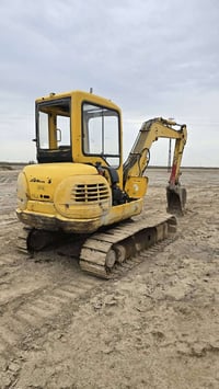 حفاره للبيع كوماتسوو بدون مديل2000. 07814598757