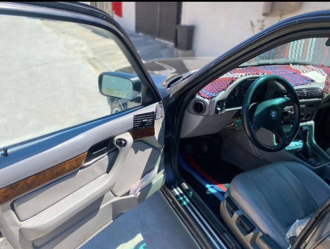 سلام و عليكم اخوان BMW موديل 1992 سعرا 49 مجال قليل محرك بيلاد 525i گير عادي 
داخل جلد بيجي 
اربع جامات كهرباي 
تبريد ثلج ❄️ 
بجم عريض كامل لايت زينون 
تخم تاير ويالة M 
دعامية امامي و خلفي M 
گير محرك اكسل گاردن كلة بشرط بدون عيب
رقم و سنوية قديم شرط تحويل غرامة مابيها مكاني كركوك 
***********

