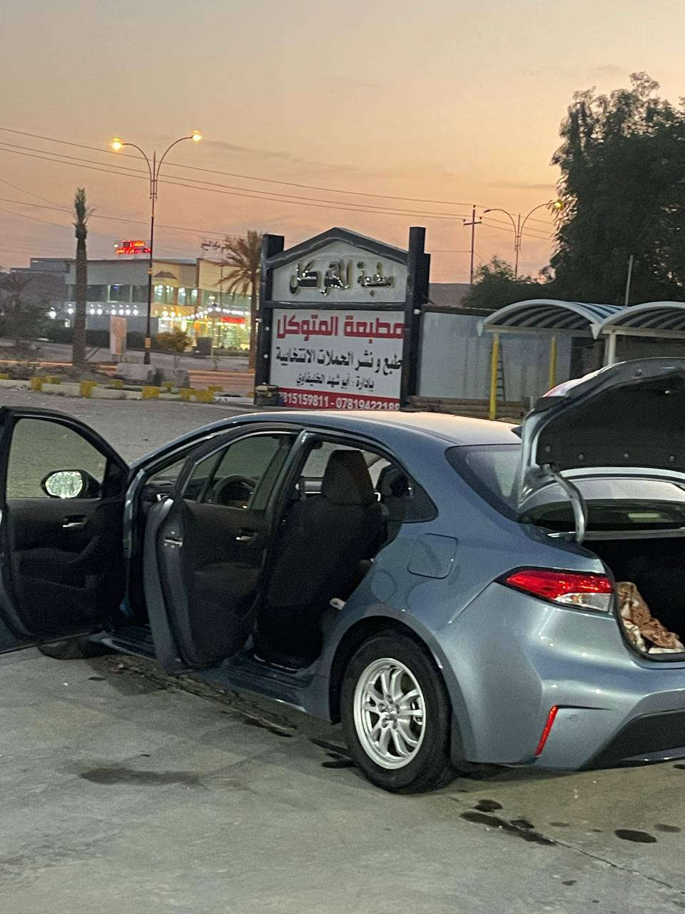 السلام عليكم من رخصه الادمن كورلا موديل ٢١ هايبر فئه LE وارد امريكي السعر ١٣٦٠٠ اتصال ٧٧٣٣٦٩١٧٠٠ السياره مدوشمه جديد صور الحادث موجود بالمنشور الدعاميه امامي وخلفي بدلته ومصبوغات والصندوف بارد وتكحيل
