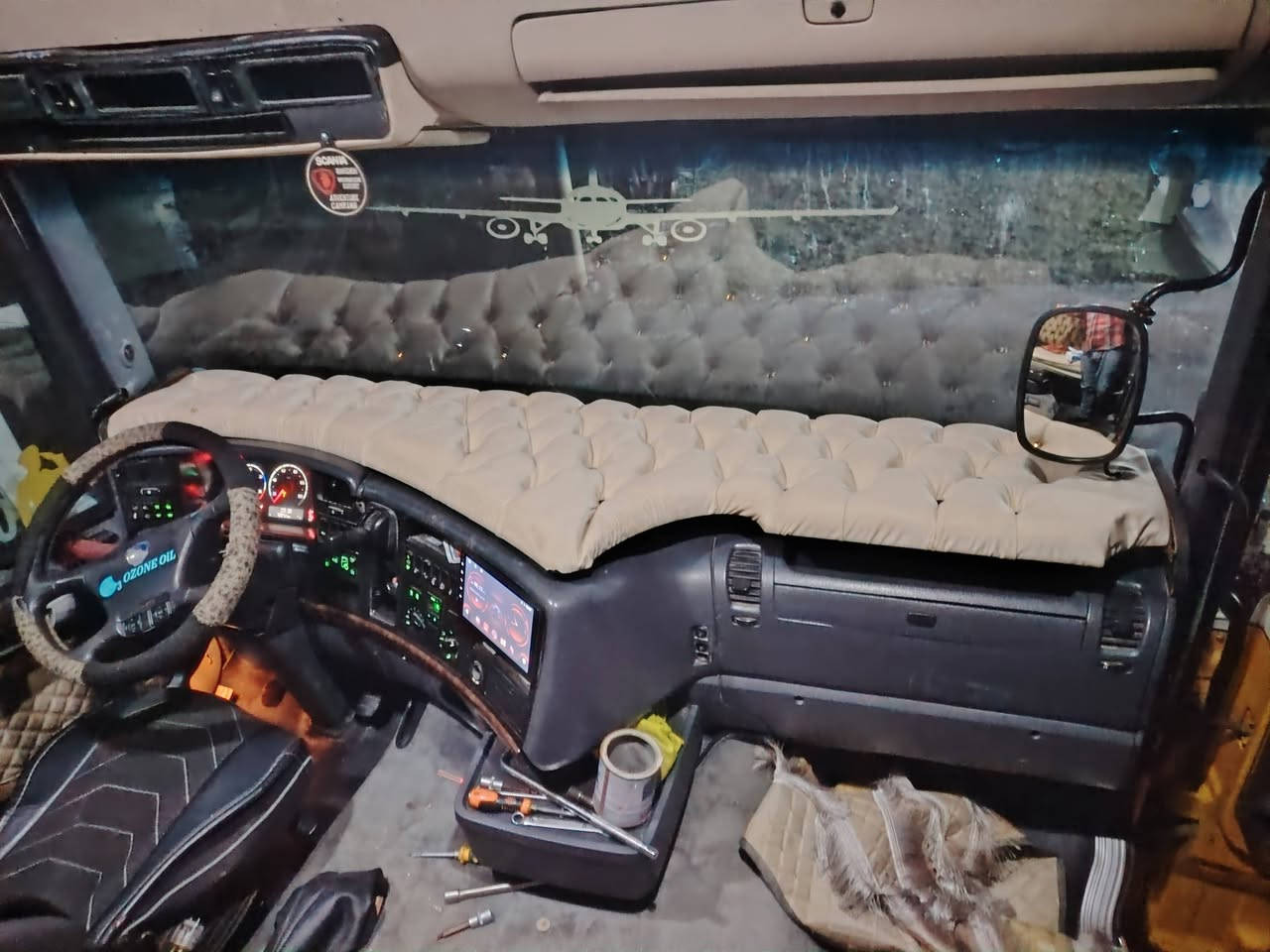 سلام عليكم للبيع سكانيه 2006كفاله تبريد كير عادي 3في3  دشبول طويل  داخل ديسكو  مكينه 420 مربوطه 4محاور دبل تاير  رقم وسنويه جديد  تخم تاير  كفاله مكينه قماره  وشاصي  تريد بس راس تريد راس ولعربانه  العنوان جبله الستفسار ***********  سعر 4شدات وبيها مجال
