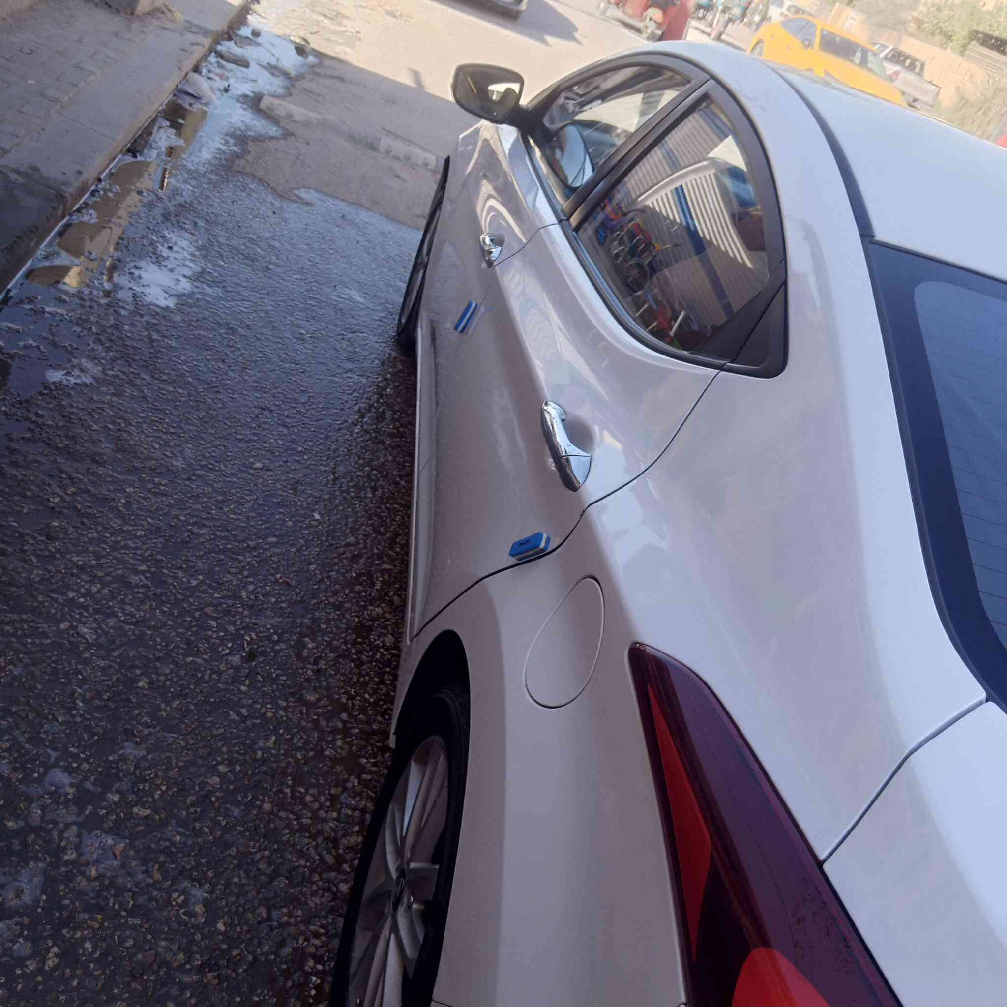 السلام عليكم 

النترا 14 شكل 16 خليجي 

رقم نجف 

 صبغ بنيد ودوسات بدون حادث 
السونار منشور 

السعر 122 مجال بسيط مكان السياره / ناحية الحيدريه 

التواصل ***********
