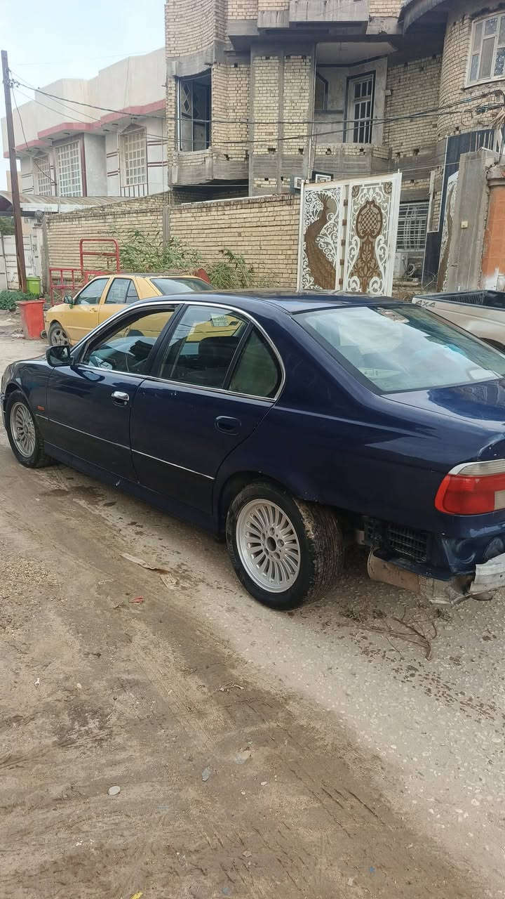 سلام عليكم اخوان سياره بي ام صقر موديل السياره (2000) سياره جاهزه وخير من الله مكينه 530 توني شاده حاويه سنويه ل (29) تنتهي صدر امامي جديد والخلفي نص عمر سياره حلوه وكاعده بيه نواقص بسيطه سعر السياره 63 وبيه مجال للاستفسار الاتصال *********** مكان السياره بابل الحله
