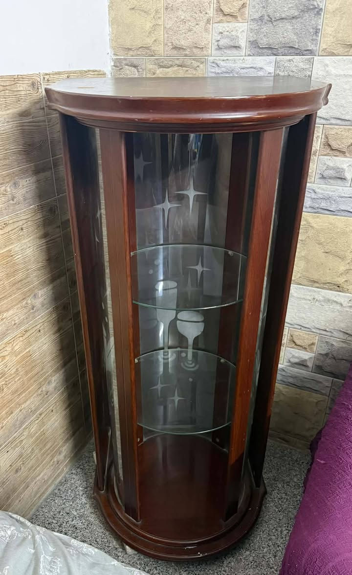 السلام عليكم
خزان يستعمل في الحمام او في الخارج، خشب بامبو اصلي ضد الرطوبه مع مرآة وسطية و داخل الباب  استيراد سعرها ٢٥ الف
و باترينا  دوارة خشب و زجاج ما بيها اي ضرر ب ٢٥ الف
المكان بغداد شارع فلسطين


**إذا كنت صاحب هذا الإعلان وتريد حذفه لأي سبب، رجاءا أرسل رسالة إلى الدعم الفني**