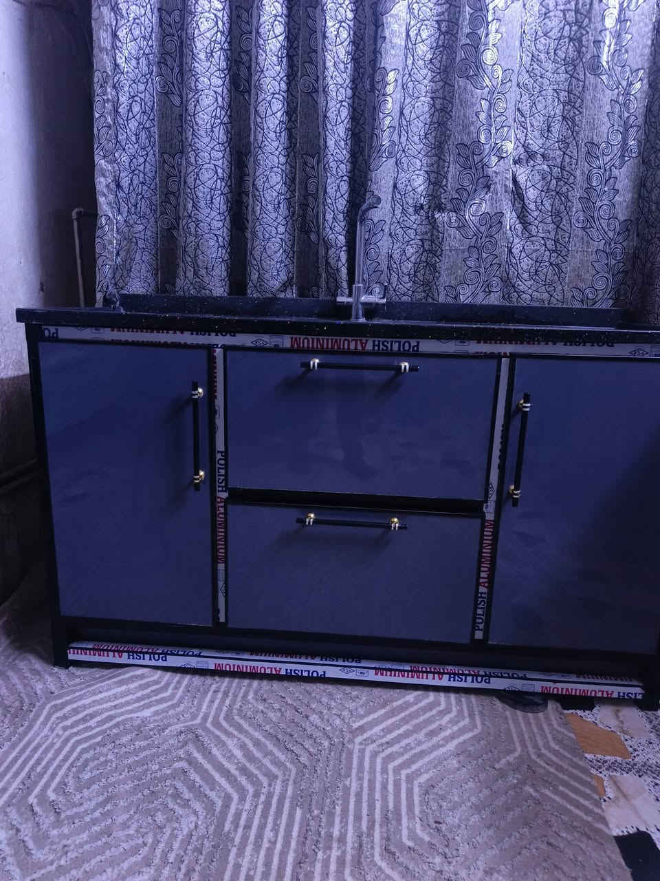 كاونتر للبيع سعر 150 وفي مجال بسيط مرمر هذا رقم تلفونه لا حد يجي خاص المكان حله ثوره بضرر قليل بسيط***********
