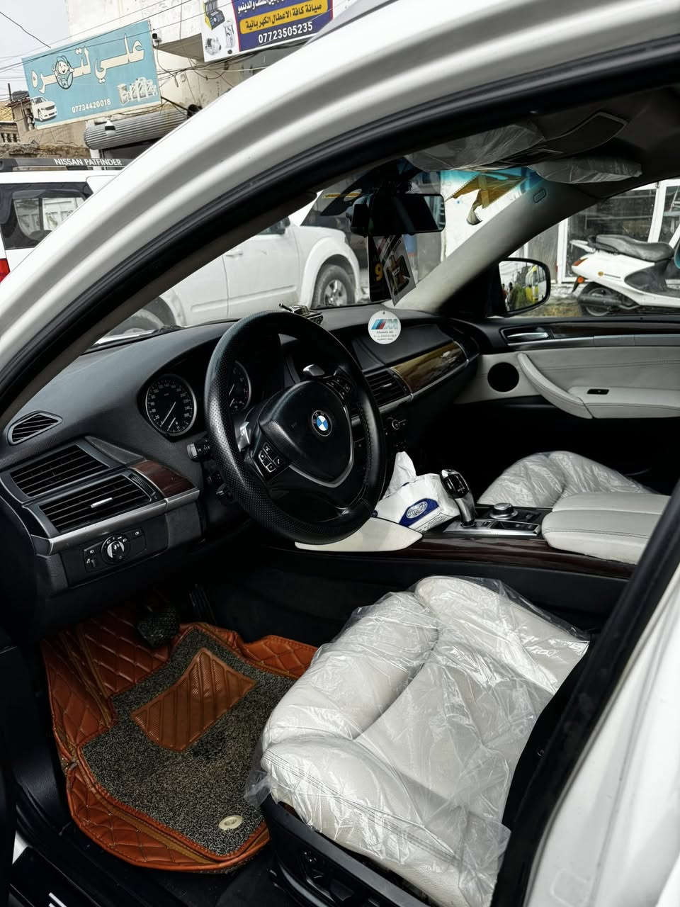 BMW.  X6 موديل (2008)للبيع خليجيه وكاله العروش بيه نص جاملغ امامي وباب الصدر مبدل سياره حلوه مكانه كوت 
السعر (135) 
الاتصال(***********)
