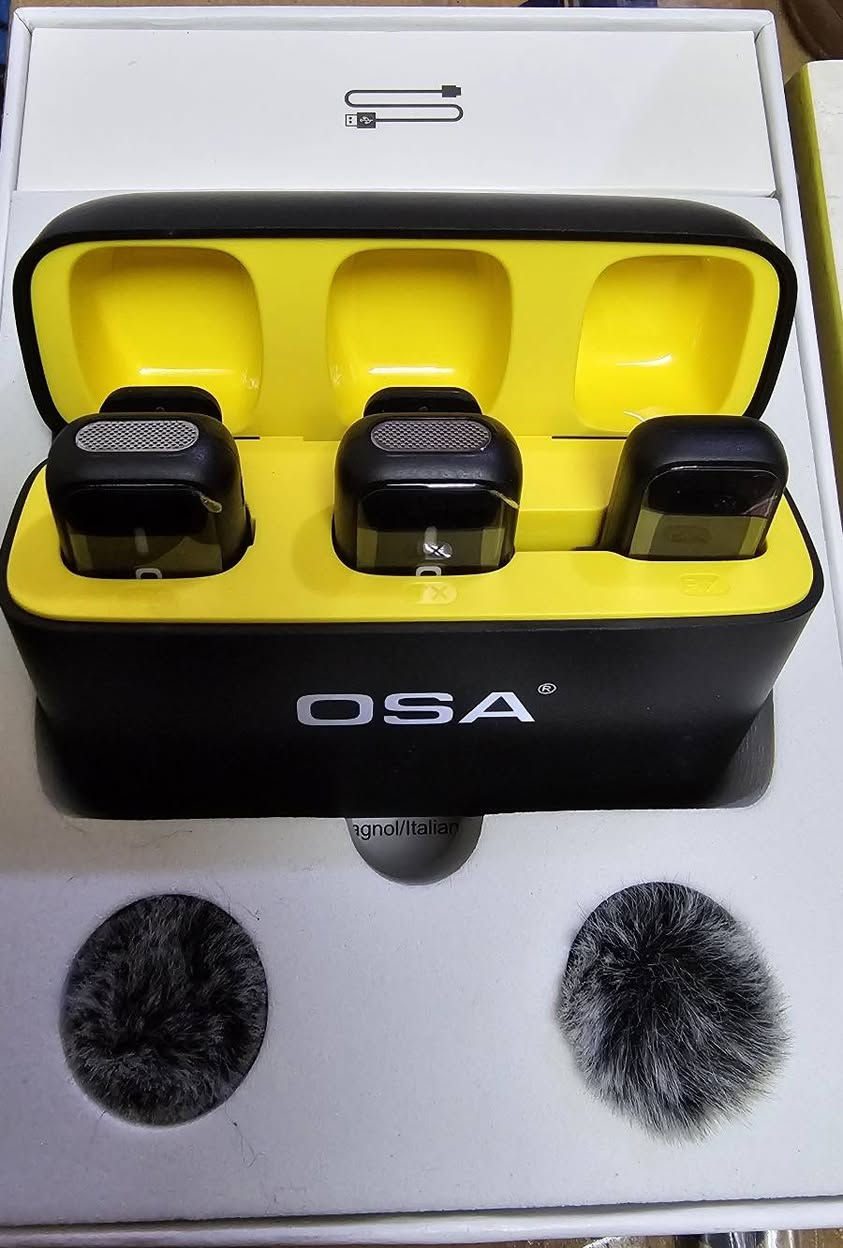 نك مايك ميكروفون لاسلكي من ماركة OSA، يتميز بالخصائص 
متوافق مع أجهزة iPhone (منفذ Lightning) وأجهزة Android.
يحتوي على شاشة عرض رقمية لمستوى الطاقة.
يعمل بتقنية التوصيل والتشغيل (Plug and Play) دون الحاجة إلى تطبيق.
مثالي لتسجيل الـ Vlog والمقابلات والبث المباشر.
السعر 40


**إذا كنت صاحب هذا الإعلان وتريد حذفه لأي سبب، رجاءا أرسل رسالة إلى الدعم الفني**