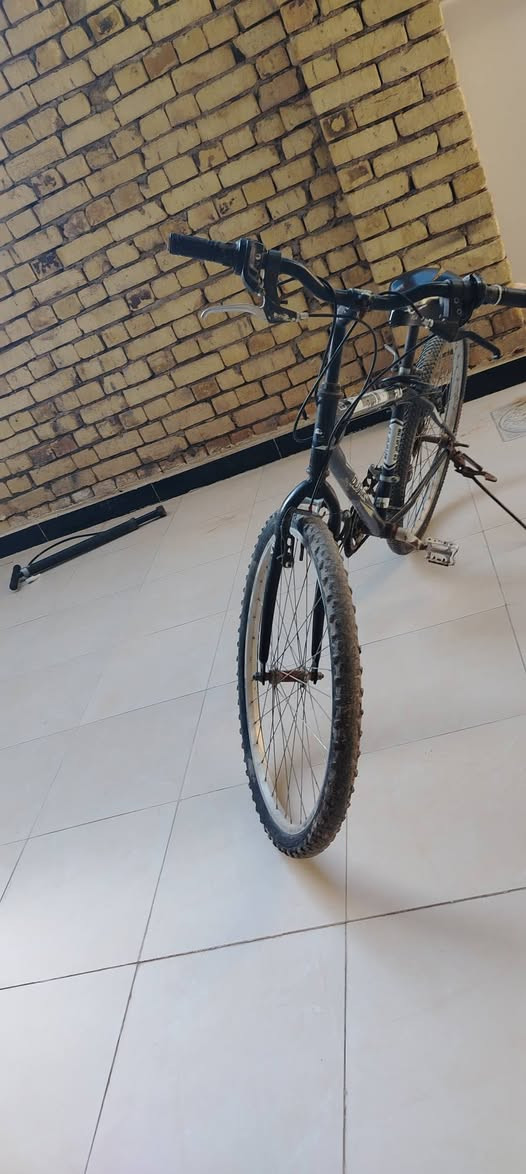 بايسكل للبيع السعر 85 وبي مجال الاتصال على الارقام  ***********
