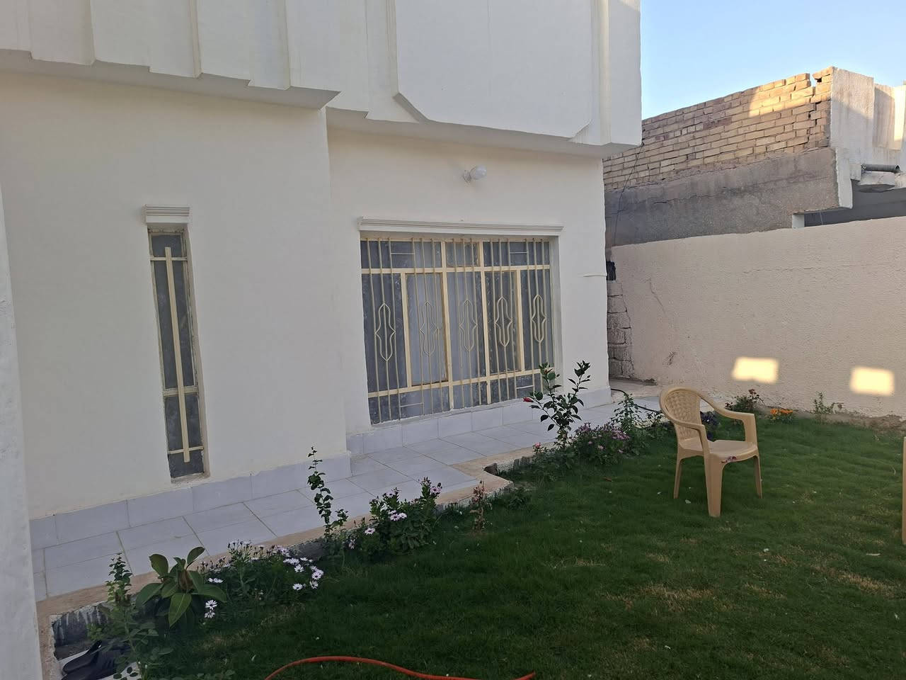 دار للبيع طابقين طابو صرف 250 متر
السلام عليكم ، دار للبيع طابو صرف، 250 متر، طابقين، 4 غرف نوم، مضيف، صالة، مطبخ، صحيات وحمام داخلي وخارجي، بناء قديم ومرمم بالكامل، الموقع في الحي العسكري خلف المحكمة، للإستفسار ***********
