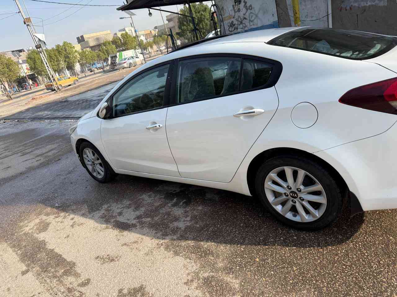 السلام عليكم
KIA سيراتو للبيع موديل 17
وارد خليجي فول مواصفات
حادثهه باب مبدل بلادي وبارد بالجنطه 
السعر 138 وبيهه مجال 
للاستفسار ***********
