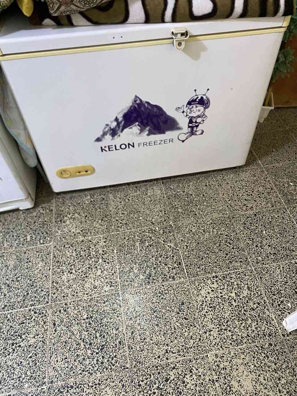 ثلجه ومجمده عدد ثني كو فحم. البيع ***********
