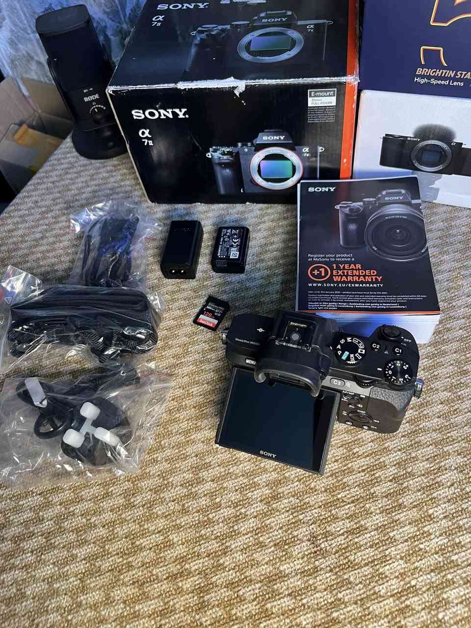 كامرات سوني وعدسات وهم للسوني
Sony a7ll مستخدم 
Sony zv-E10 جديد 
تريده وياه العدسه تريد بدون عدسه راسلني او اتصل بيه وتدلل والاسعار يمك ماعرف سعرهن بيش بلسوك يعني من تخابرني او تراسلني انته تنطي سعر ***********
