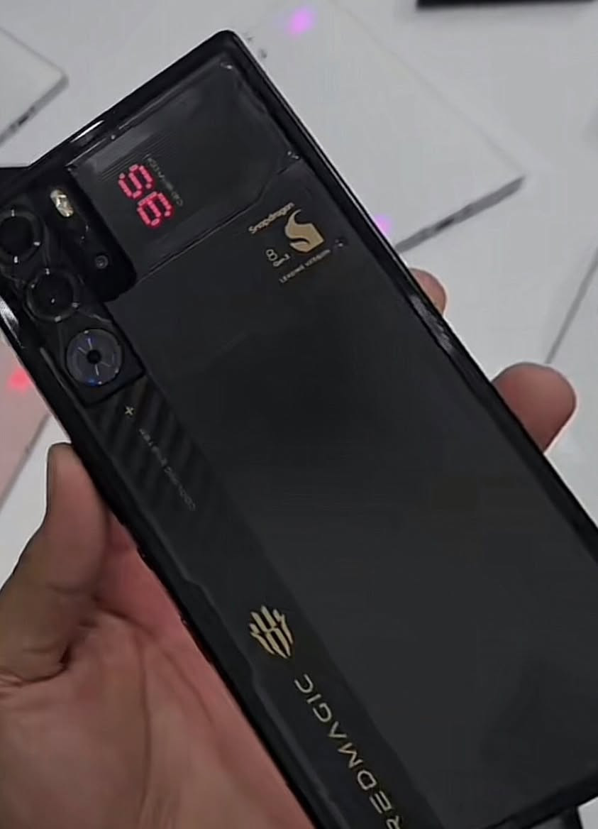 وحش الالعاب 🔥🔥ريدماجك 9 برو
المواصفات الذاكره 256: 120 هيرتز الشاشه 

الريد مجك بي ضربات خفيفه بل اطراف 

الريد ماجك : 550 وبيهن مجال للشرايه 

او مراوس بايباد برو M2
***********
