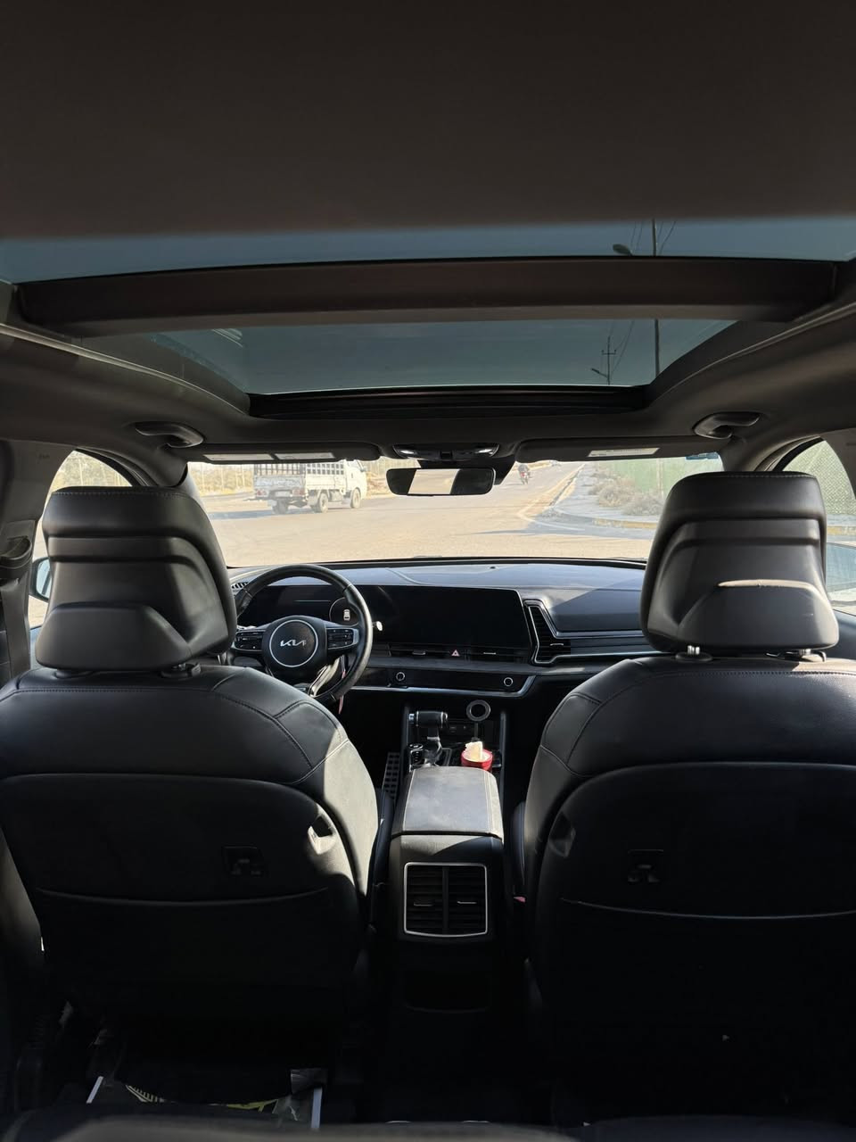 السلام عليكم للبيع كيا سبورتج 2023 برستيج اكس برو اعلى فئه
لون اسمنتي وقماره سوده بلاد تو كلار 
رادارات من 4 جهات (4x4).
تحديد مسار وكشف النقاط العمياء.
كاميرات 360 درجة.
نظام مكابح أوتوماتيكي في حالات الطوارئ.:
تحديد مسار وقياده ذاتيه 
شحن لاسلكي للهواتف.
أبل كاربلاي وأندرويد أوتو.
تشغيل عن بعد. 
شاشه كبيره متصل
قطعتين تبريد
كشنات اسود جلد 
وبعد بيها مواصفات 
بدون ايرباك
السعر215وبيها مجال حك الجيه 
***********
مكاني بغدادجسر ديالى القديم
