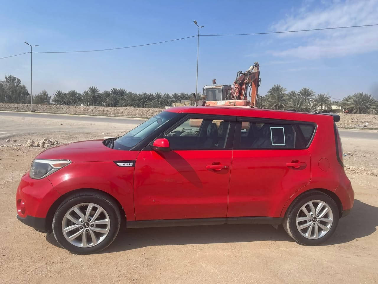 السلام عليكم 
للبيع كيا صول
2019
لون احمر 🖍️
مكينه 2000
ماشيه 60km
رقم شمالي 
حادثها جاملغ
و بنيد بدون 
دواخل ابد ❎
السعر105💵
مكان بابل 
استفسار ***********
