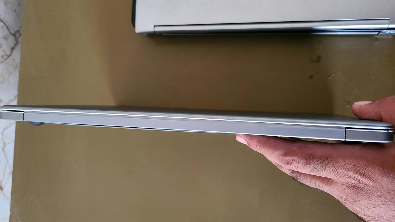 السلام عليكم كلمن وسعره 
متوفر: 
1.Samsung notebook9 NP550XDA
M.2 sata 
Ram :8
15.6 inch جهاز نحيف وخفيف للستخدام المكثف 
2.chuwi 14.5 inch 
M.2sata 
Ram 8
صغير وخفيف لستخدام الطلاب 
3.DEll 16.5 inch 
جهاز ثقيل للستخدام الخفيف 
Ram 4
Hdd500g 
تعتبر شاشه جبيره لليوتيوب والتصفح


**إذا كنت صاحب هذا الإعلان وتريد حذفه لأي سبب، رجاءا أرسل رسالة إلى الدعم الفني**