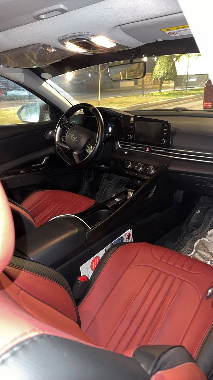 بيع هيونداي النترا 2024 )
فول مواصفات 1/1 *)
حادث خلفي دعاميه مبدل فقط وشويه من الحوض
المحرك: 1.500 دبل نوزل كير 8 سرعات ماشيه 26 ألف km
رقم اربيل الانكليزي  تحويل نفس اليوم مباشر
المواصفات: فول 1/1
1- بصمة تشغيل بصمة ابواب
2- شاشه اصليه 
3-عداد سرعه ديجتل
4- مقاعد جلد مغلفه جلد احمر
5-عدد 6اير باك
led لايت-6
7-لايت زنون عالي ناصي
8- فتحة سقف
9- ستيرن رياضي شكل حرف D
10-ويل رياضي حجم 17
11- تبريد قطعتين
12-مري كهرباء + اشاير بالمري
13- فول تحكم ستيرن
14- حساسات اماميه + خلفيه + كاميرا
15- سايد بريك كهرباء
16-درايف مود 4 اوضاع قياده مختلفه

للاستفسار الاتصال على الرقم فقط وبيها مجال للطيبين
***********
