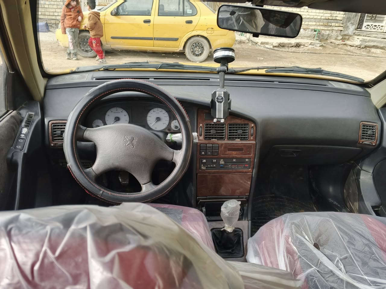 السلام عليكم بيجو بارص 2015 مابيها لا تبديل ولا خياس تبريد شغال محرك وگير فرنسي عليها غرامه وهيئه سنه ينزلن من سعرها  مكان بغداد البلديات ***********
