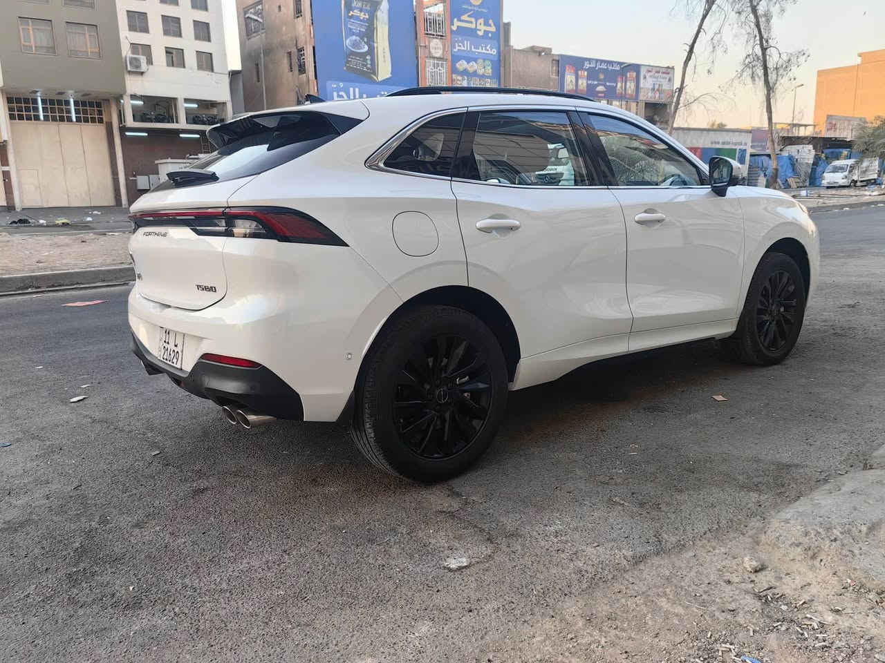 🚘 DONG FENG T5 EVO 🚘
للبيع أو المراوس | موديل 2024

✨ حالة شبه جديدة – مواصفات فول 1/1
🔹 اللون: أصفر ذهبي مميز
🔹 الاستلام: شهر 4 / 2024
🔹 الضمان: 6 سنوات أو 200,000 كم
🔹 العداد: 9,000 كم (قابل للزيادة)
🔹 الرقم: جديد – هزة جديدة

⚙️ المواصفات الفنية
▪️ محرك 1.5 Turbo
▪️ القوة 195 حصان
▪️ العزم 285 نيوتن.م
▪️ ناقل حركة DCT7 دبل كلج
▪️ دفع أمامي
▪️ استهلاك الوقود 6.1 لتر / 100 كم
▪️ السرعة القصوى 240 كم/س
▪️ سعة الخزان 55 لتر

🛋️ الراحة والتقنيات
▪️ كراسي كهرباء (السائق 8 حركات + تدفئة / المرافق 4 حركات + تدفئة)
▪️ شاشة وسطية 10.25 + عدادات رقمية 10.25
▪️ 6 سماعات
▪️ بصمة تشغيل + دخول ذكي
▪️ إضاءة داخلية متعددة الألوان
▪️ 3 أنظمة قيادة (Eco / Sport / Normal)
▪️ مكيف أمامي + موزع خلفي + ثلاجة داخلية

🛡️ الأمان والمساعدة
▪️ كاميرات 360° (5 كاميرات)
▪️ Auto Hold + بريك اصطفاف كهربائي
▪️ حساسات أمامية وخلفية
▪️ نقاط عمياء + رادار أمامي
▪️ صندوق كهربائي
▪️ إشارات بالمرايا
▪️ بانوراما + كشافات زينون

💰 السعر : علق برقم ٦ يوصلك الرد تلقائي ✅️
📌 بيها مجال للجاد

📞 رقم صاحب السيارة : ***********
