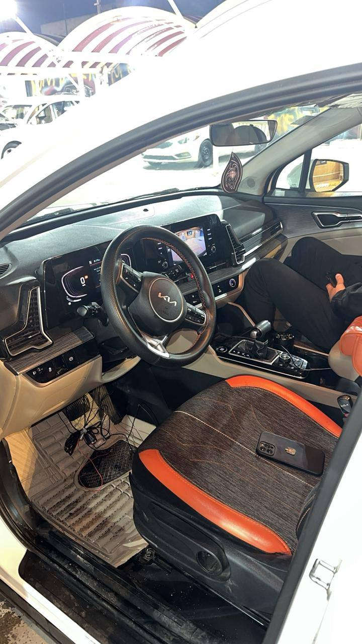 سبورتج
مديل 2023
نص فول 
خليجي خليجي 
السياره نضيفه ومابيهه اي شي 
بس 2 رصع خفيفه بل بنيد
و2 رصع خفيفه بل قماره
***********
بغداد زيونه
