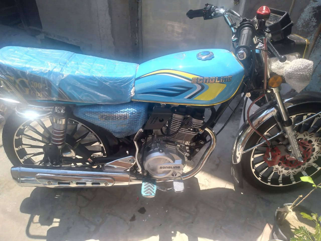 دراجه ايراني سونك 5كير مديل 25 صار  شهرين من نزلته من رمبه بعدي زيرو بصمه تشغيل عن بعد درجه الله شاهد بعدي بجيس تجي تاخذه من باب مكاني بغداد مدينه الصدر بيتي السعر 750وبيه مجال لطيبين اتصل ***********
